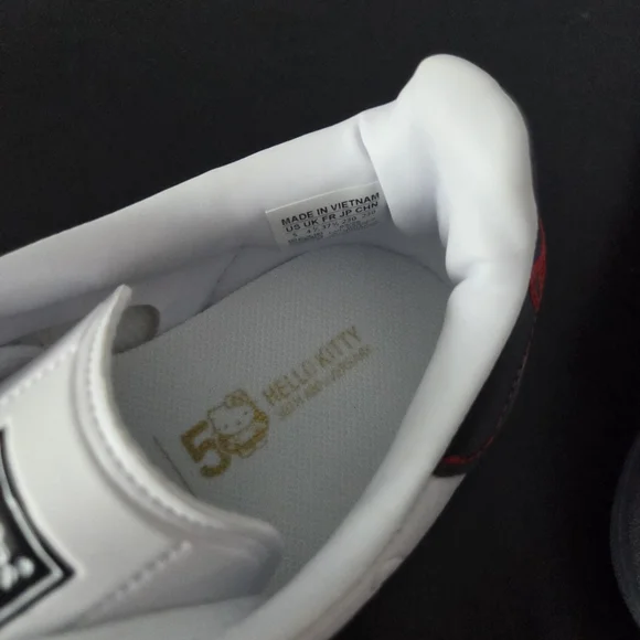 Adidas Hello Kitty 50th Anniversary Gazelle - Picture 9 of 10